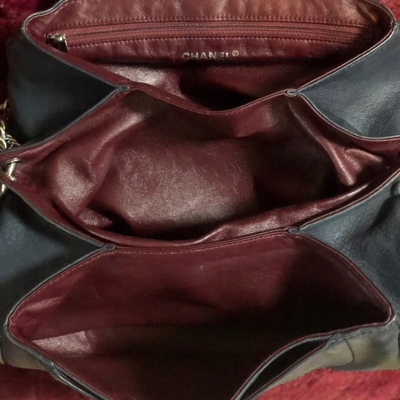 Authentic Vintage Chanel Handbag - Picture 5 of 8